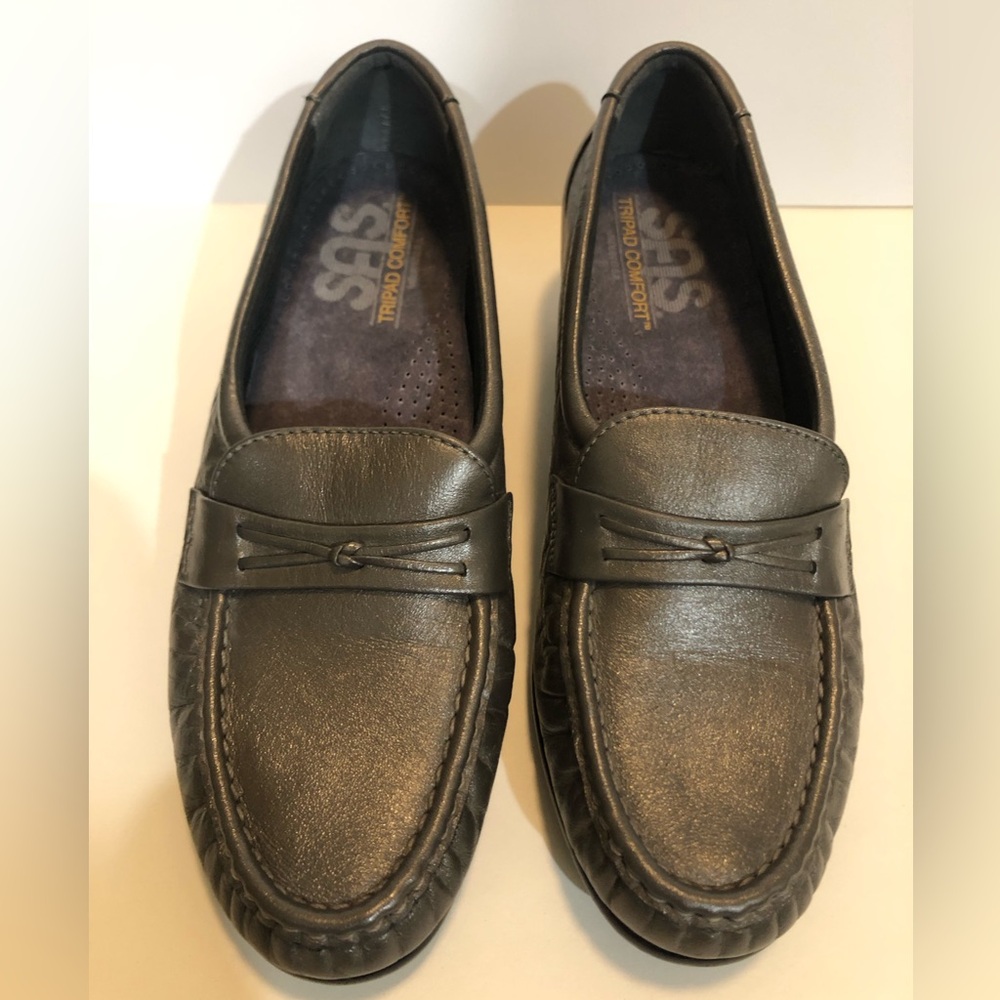 SAS Easier Slip on Loafer Women size 6.5 M, Leather Comfort, pewter color tripad